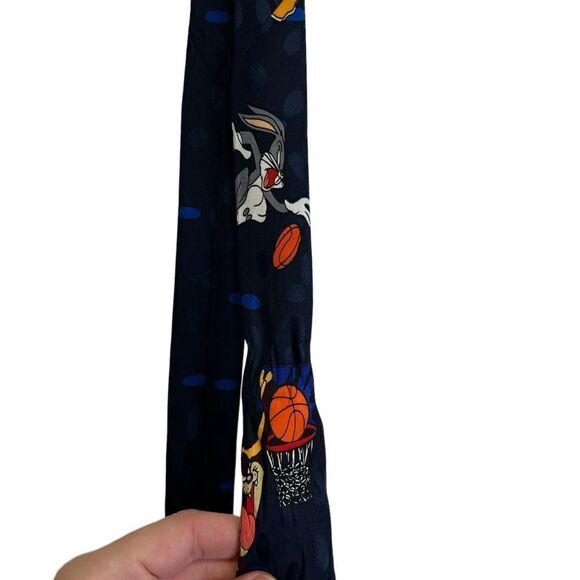 Looney Tunes basketball  Silk Tie, Bugs Bunny, Taz, Tweety, daffy - Picture 5 of 16